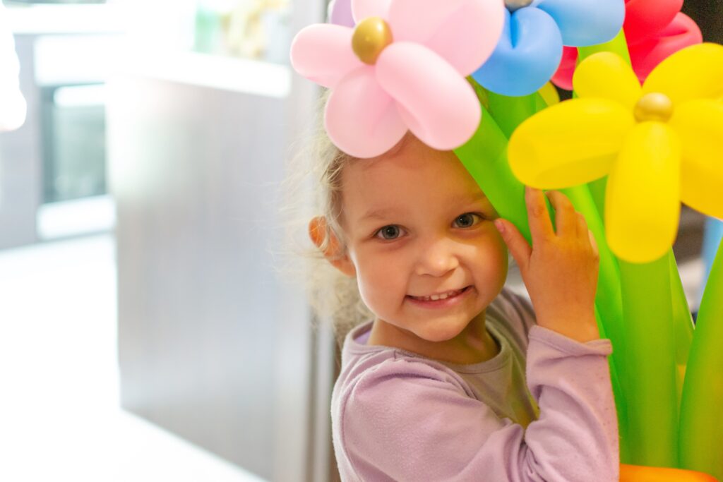 Adorable,Toddler,Girl,With,Colorful,Balloon,Flowers.
